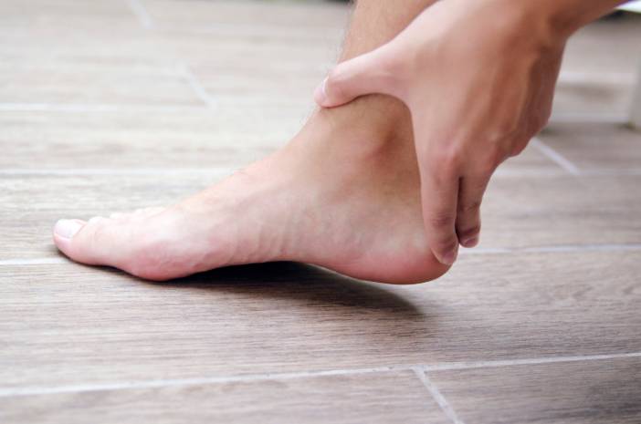 Tumit Kaki Kiri Sakit